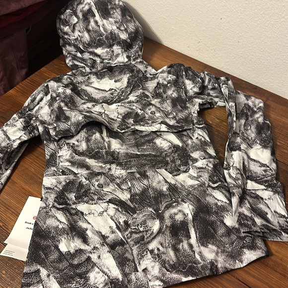 Lululemon Break A Trail Jacket
Take Flight Grey Multi - Picture 9 of 9